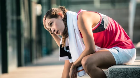 Verletzungen beim Padel: Vorsicht beim Umstieg vom Tennis, bei schlechter Technik und schlechter Padel-Ausrüstung